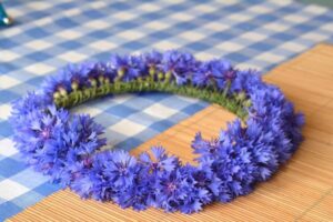 Wianki z eukaliptusem i innych roślin ozdobnych